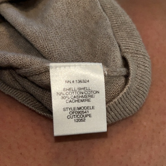 Halston Heritage women's long sleeves sweater with pockets on front.  Medium - Picture 7 of 7